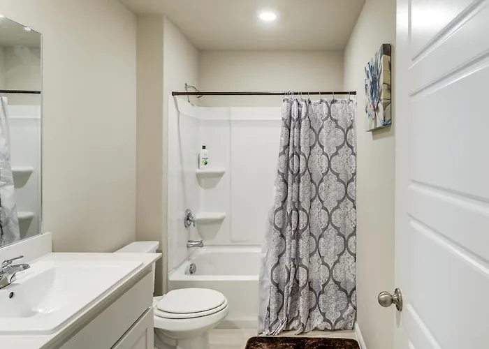 Family-friendly Worth Home: Private Yard Holiday home