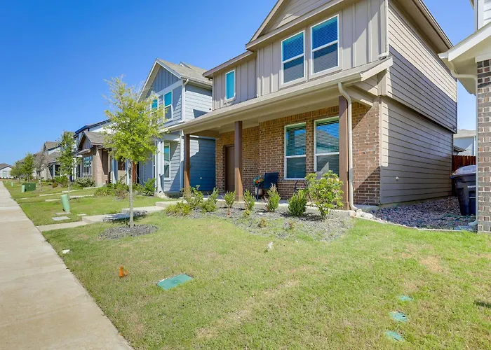 Family-friendly Worth Home: Private Yard * Fort Worth
