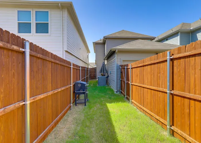 Family-friendly Worth Home: Private Yard Fort Worth